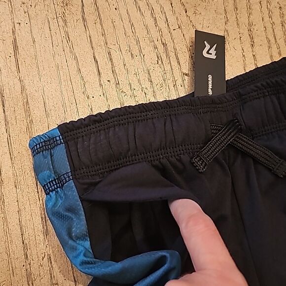Boys quick dry shorts size 5 NWT Runway - Picture 3 of 5
